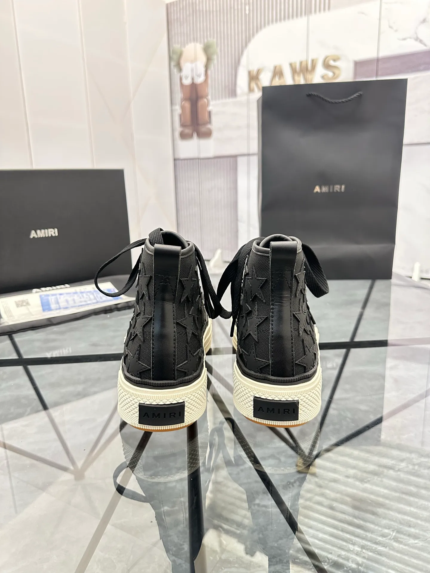 Men's shoes: 💰P640¥ Guangzhou top quality Product trademark: AMIRI* "Amir*" high-top casual shoes Regular size: 39-44 (can be customized to 45) Product materials: upper imported first-layer cowhide stitching original material, sheepskin lining, original outsole. Number: 525